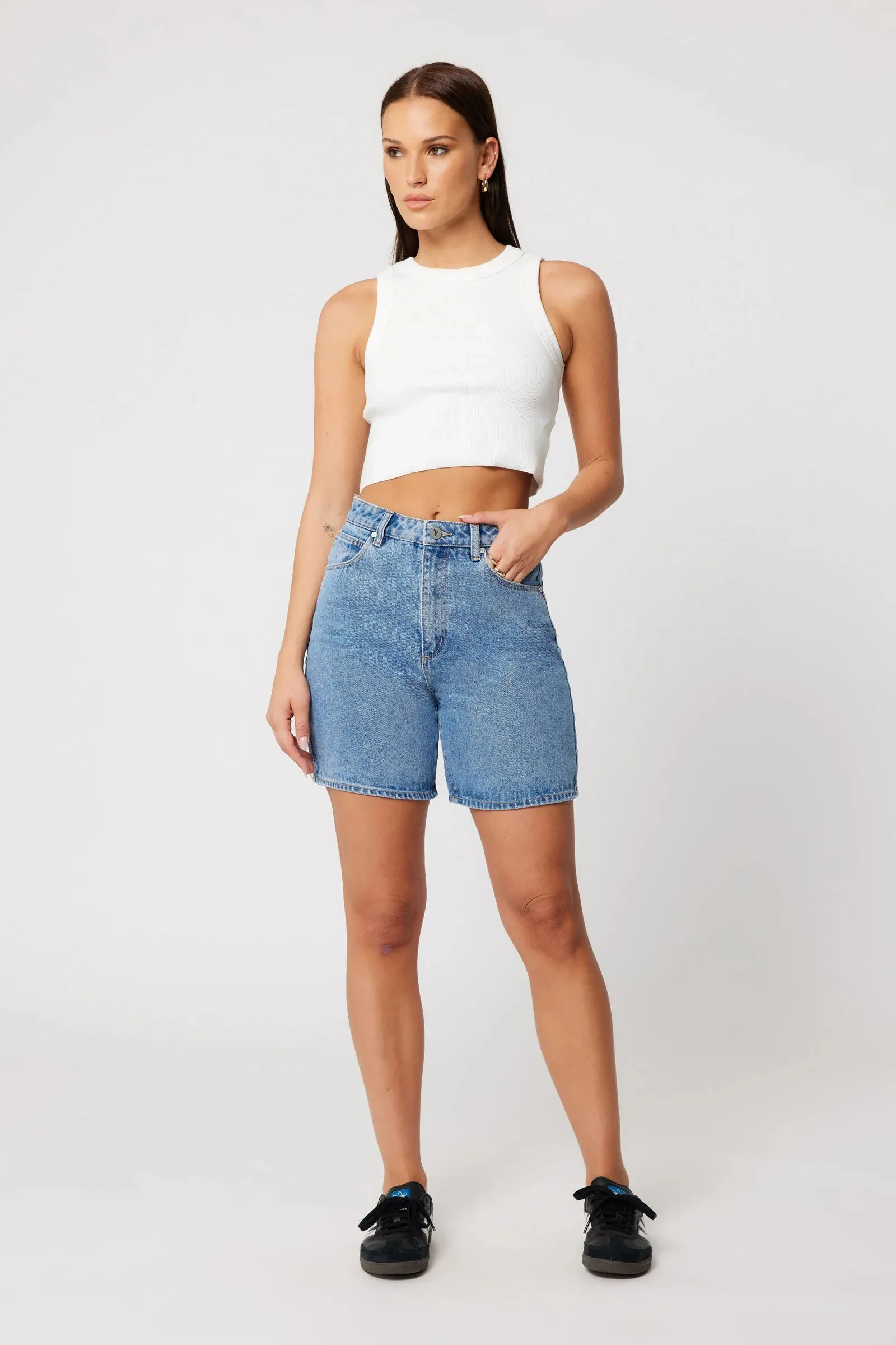 ABRAND -  A Carrie Short - NAOMI