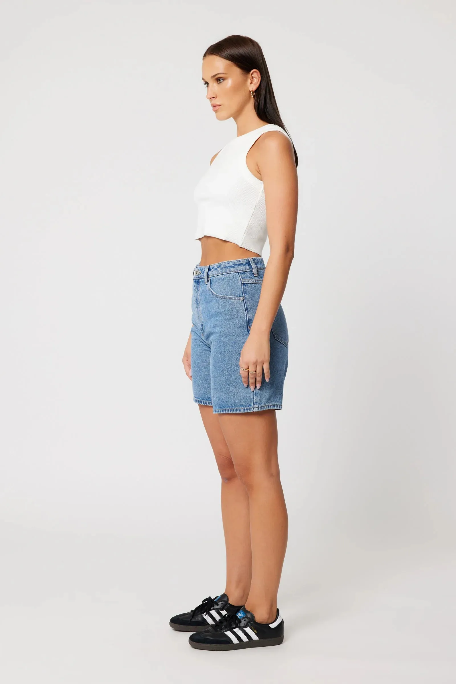 ABRAND -  A Carrie Short - NAOMI
