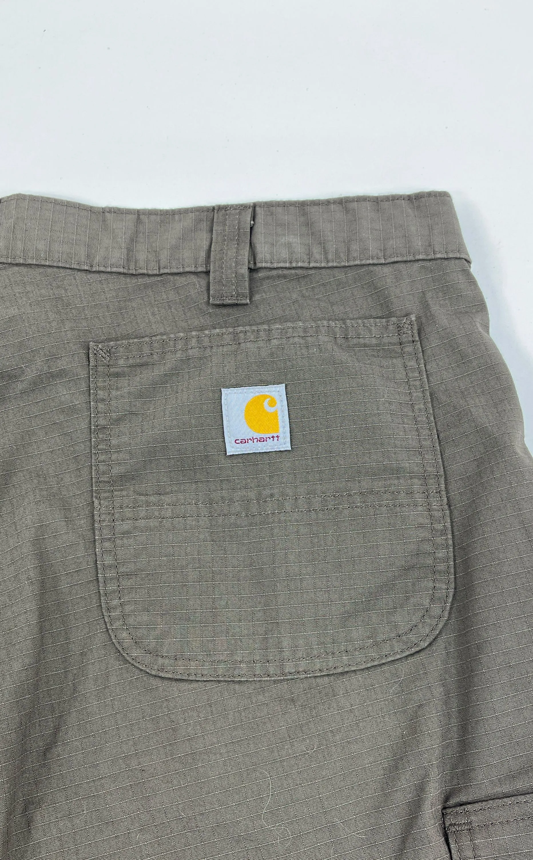 NWT Men's Carhartt Relaxed Fit Olive Green Cargo Shorts - Size 40