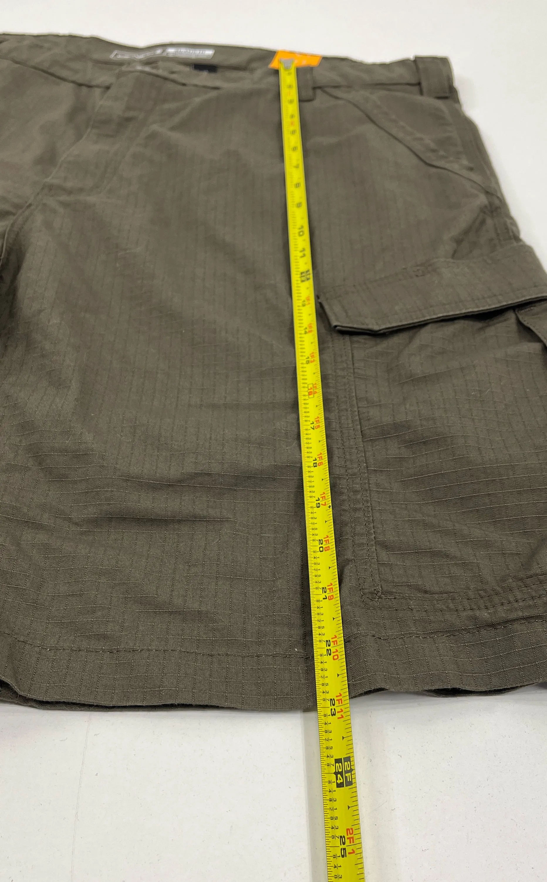 NWT Men's Carhartt Relaxed Fit Olive Green Cargo Shorts - Size 40