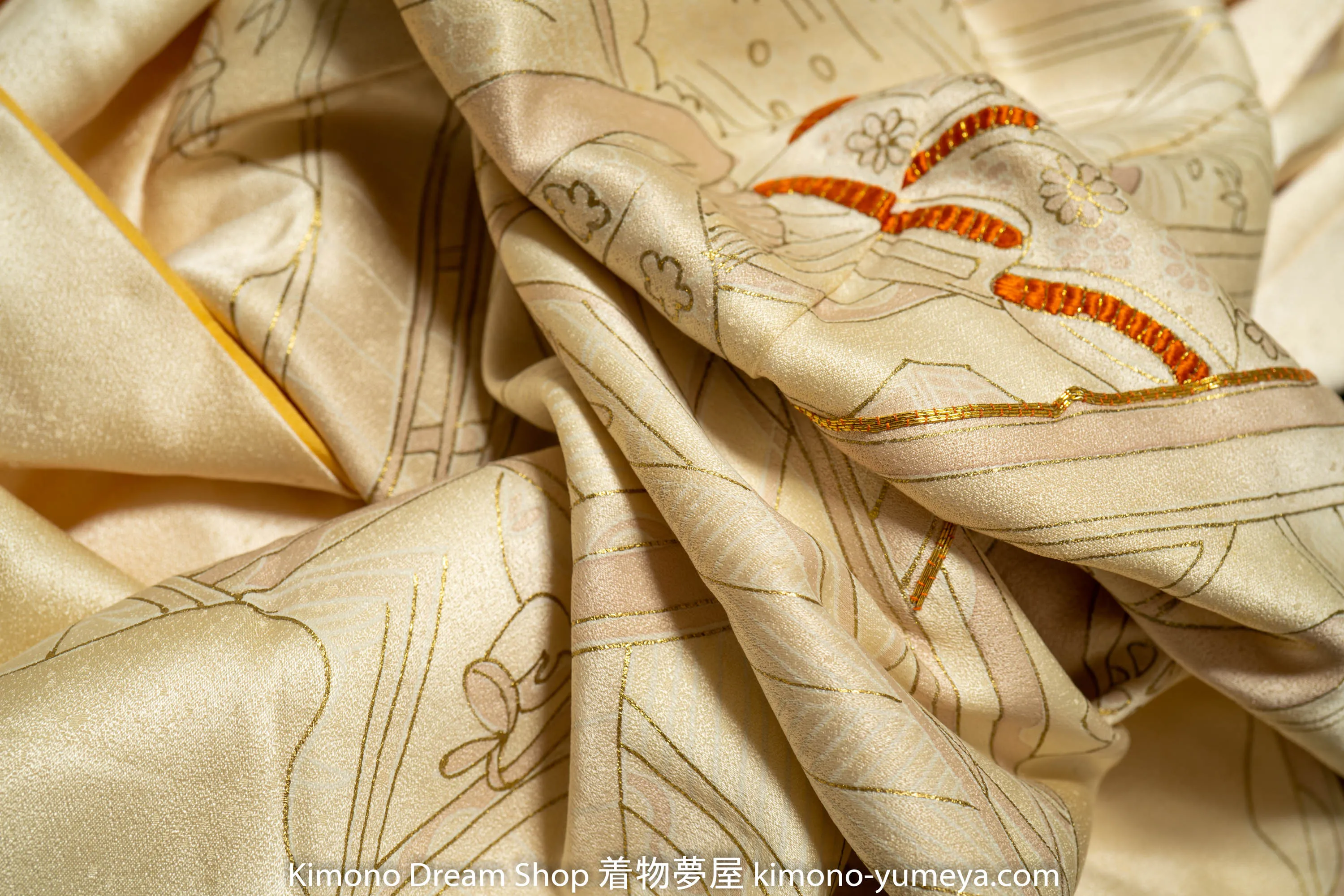 Very Shiny Light Yellow/Beige Houmongi Japanese Village People Wearing Kimonos Lifestyle Embroidered