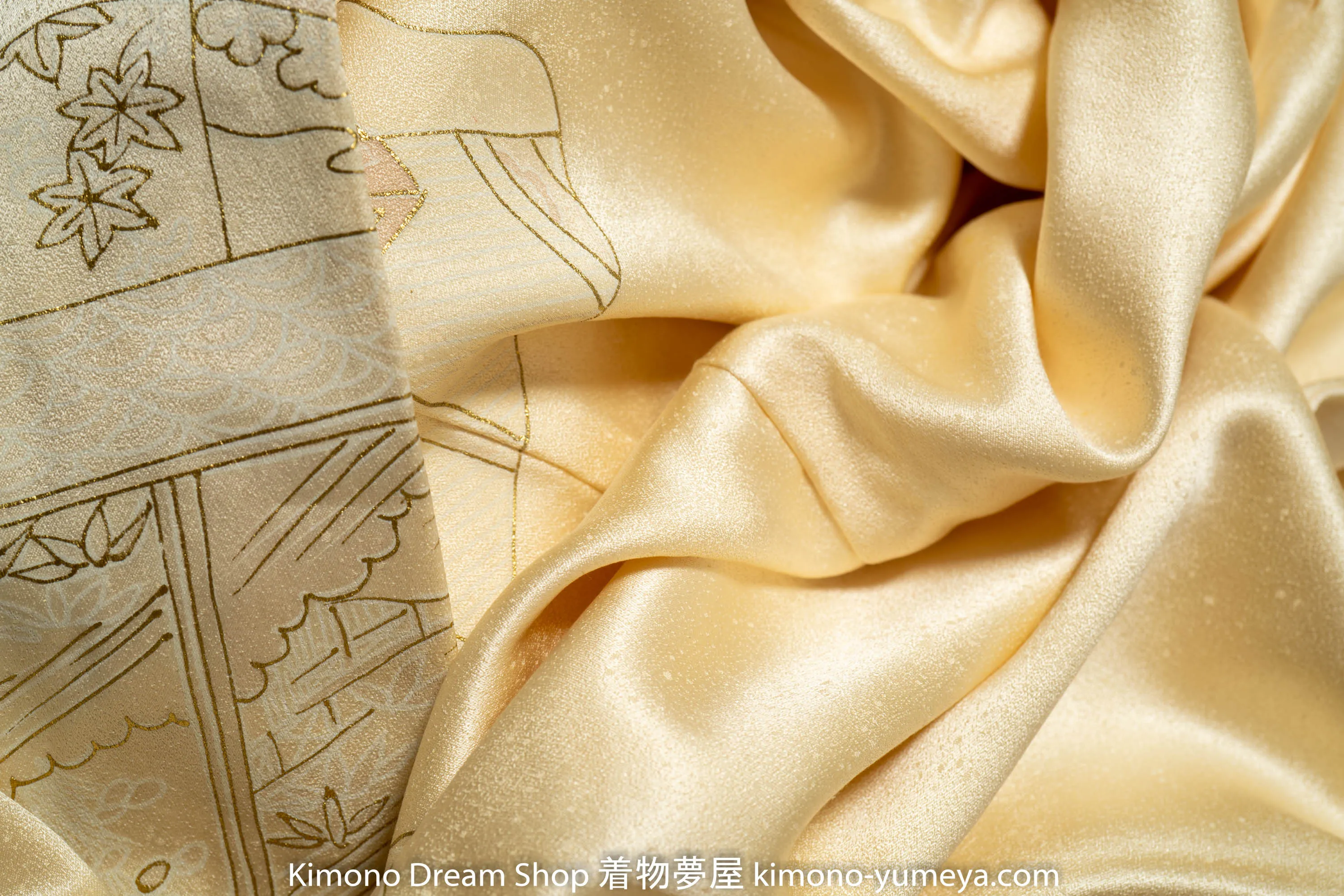 Very Shiny Light Yellow/Beige Houmongi Japanese Village People Wearing Kimonos Lifestyle Embroidered