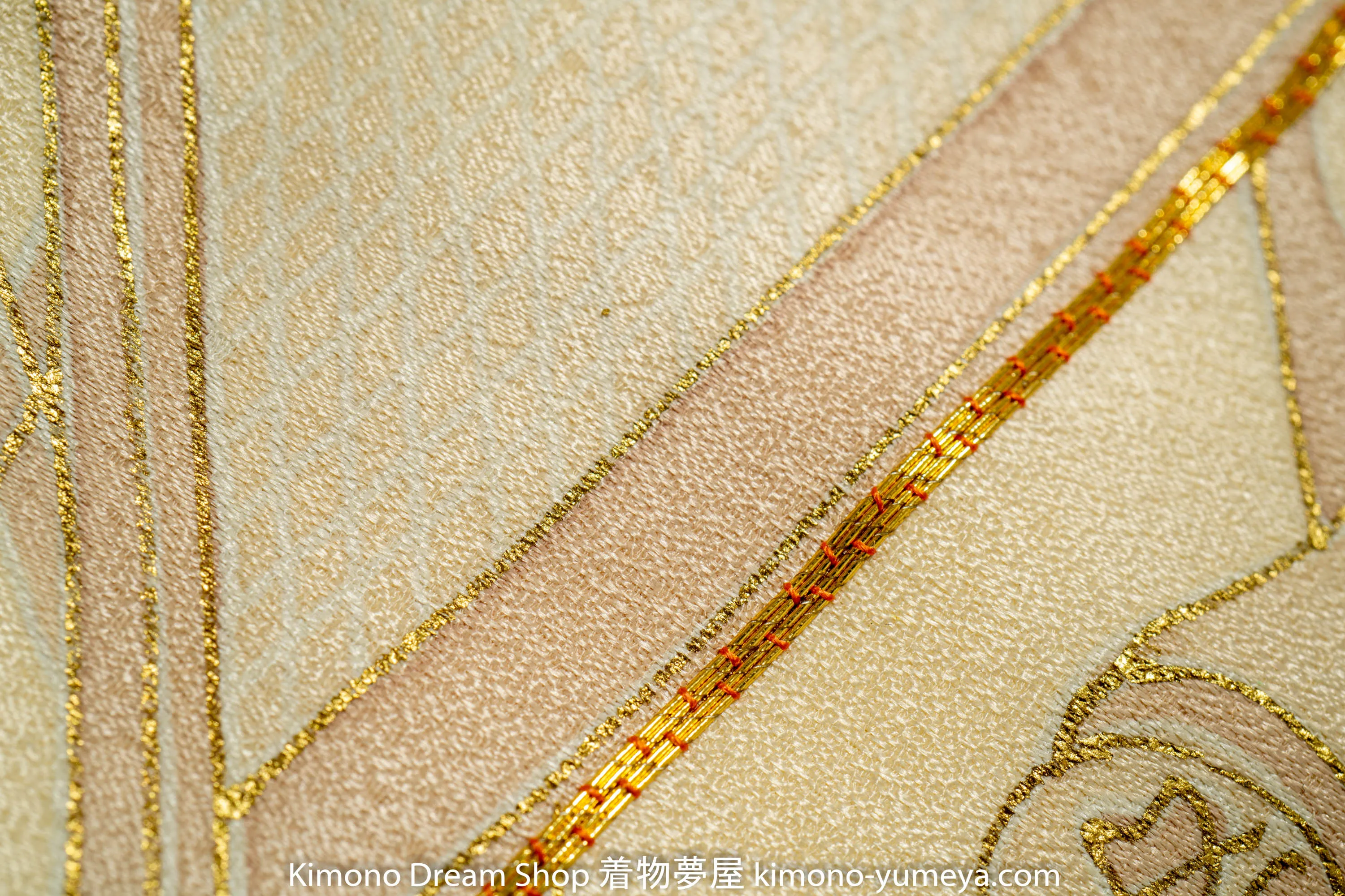 Very Shiny Light Yellow/Beige Houmongi Japanese Village People Wearing Kimonos Lifestyle Embroidered