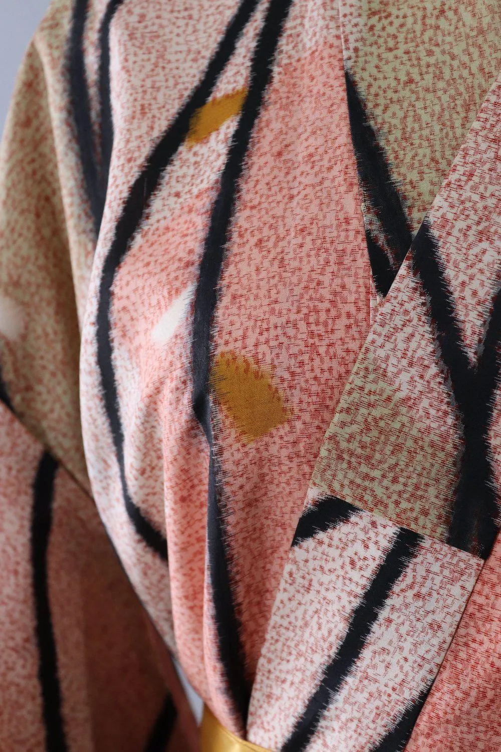 Vintage 1950s Silk Kimono Robe / Salmon Pink & Black Meisen
