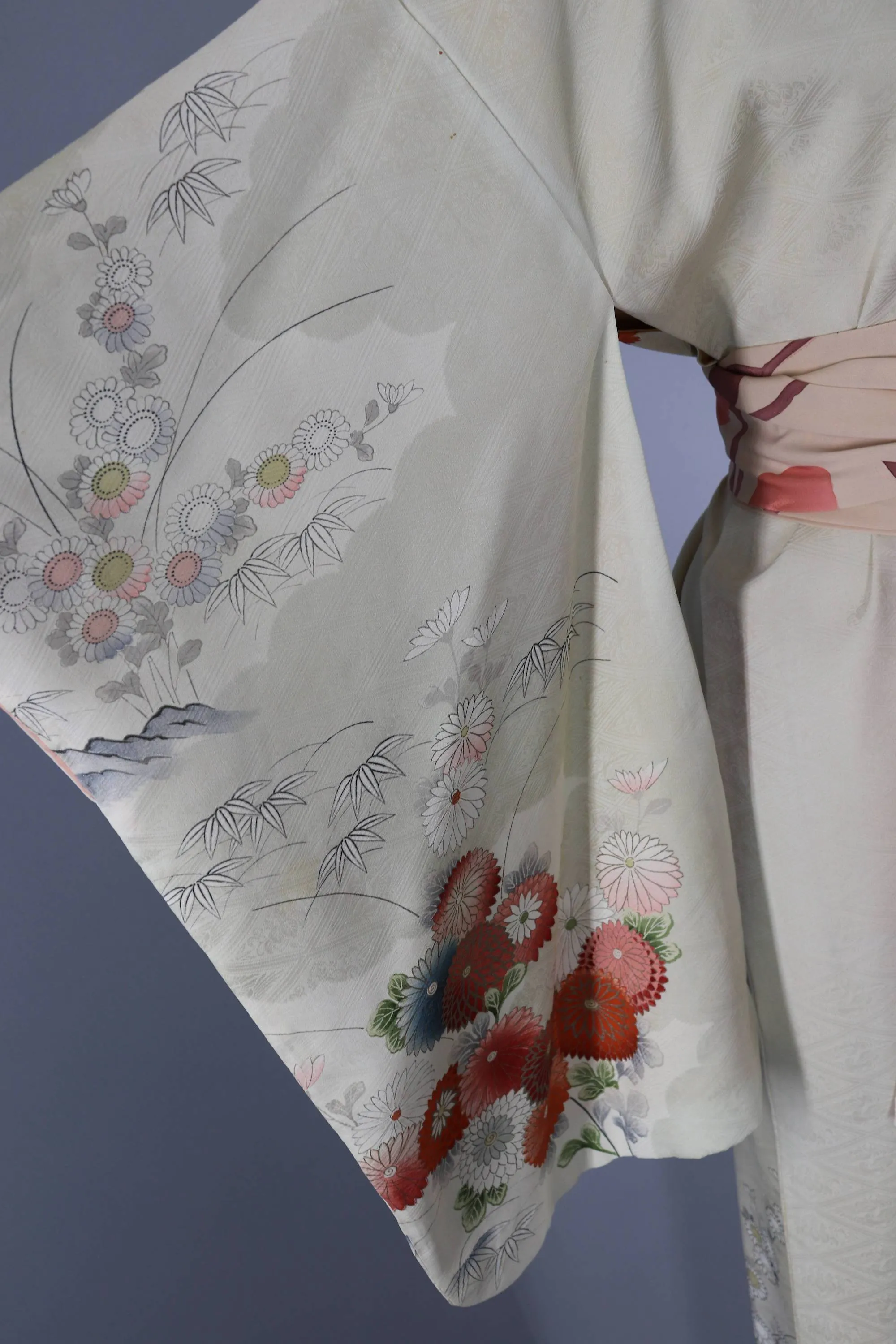 Vintage 1960s Silk Kimono Robe / Ivory Salmon Pink Floral