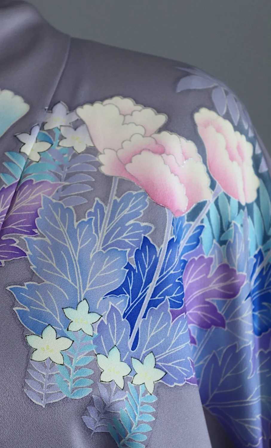Vintage Kimono Robe Furisode / Lavender Purple Floral Print